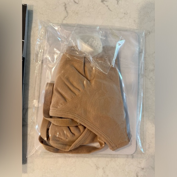 Capezio Women’s Seamless Clear Back Bra, Adjustable Straps, Overs & Unders, NWT - Picture 5 of 11